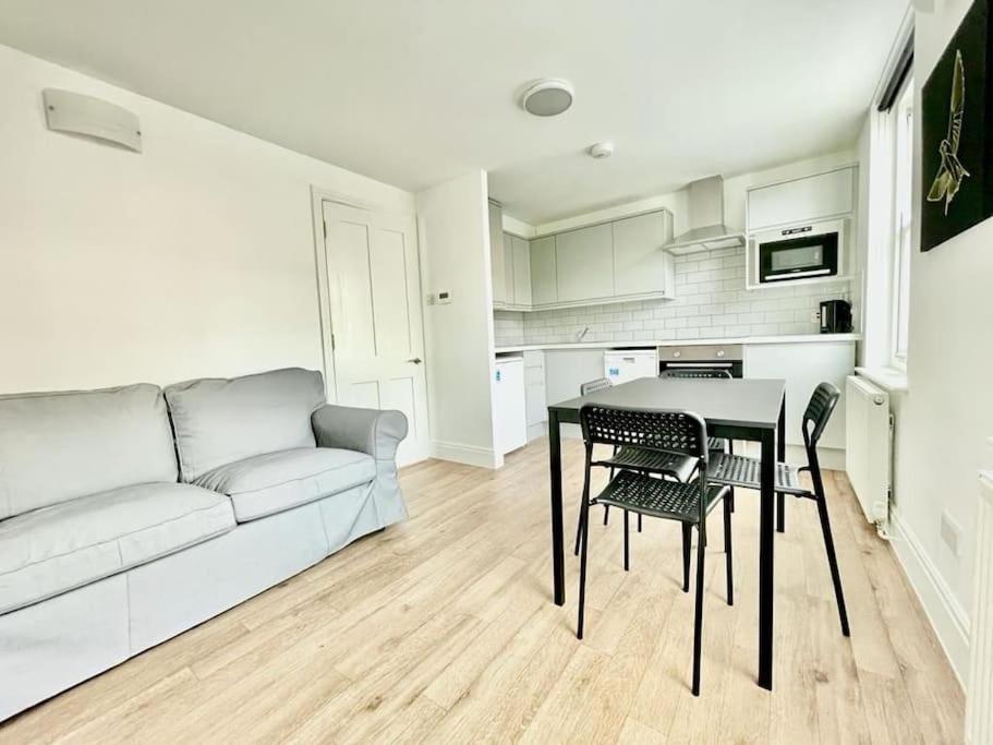 Amazing Spacious 2 Bed Apart Appartement Londen Buitenkant foto