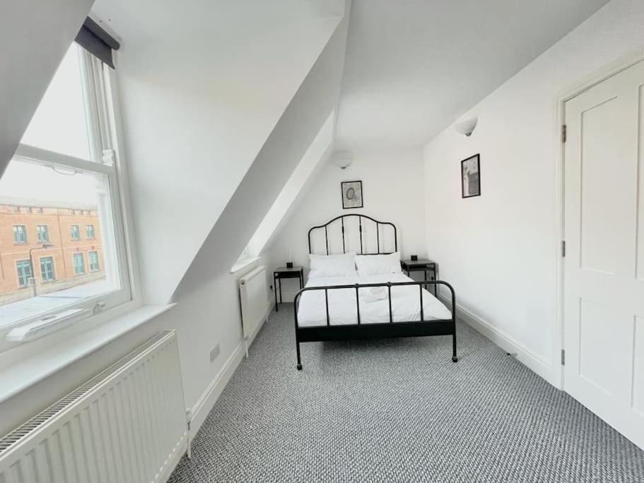 Amazing Spacious 2 Bed Apart Appartement Londen Buitenkant foto