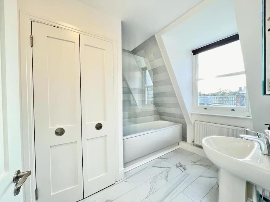 Amazing Spacious 2 Bed Apart Appartement Londen Buitenkant foto