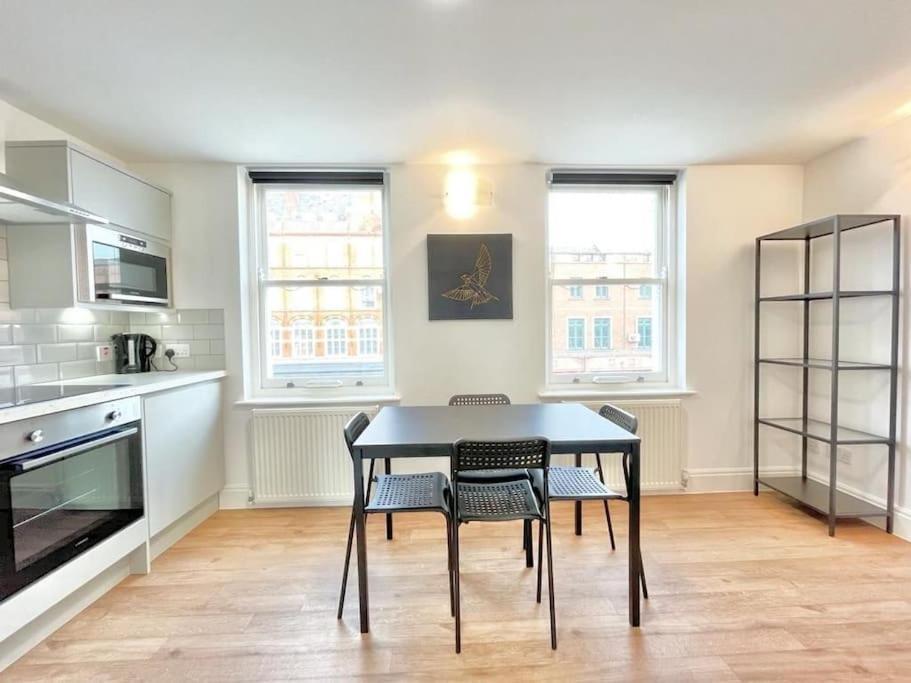 Amazing Spacious 2 Bed Apart Appartement Londen Buitenkant foto